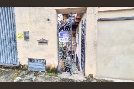 Casa para alugar com 100m², 2 quartos e sem vaga Casa para alugar com 100m², 2 quartos e sem vagaPortão de entrada e plaquinha