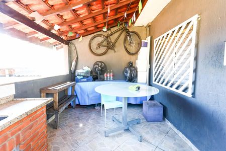 Casa à venda com 299m², 3 quartos e 5 vagas Casa à venda com 299m², 3 quartos e 5 vagasvaranda da casa 2