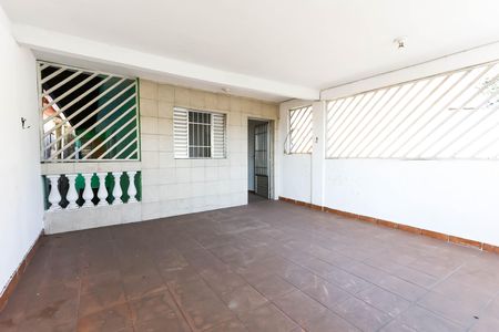 Casa à venda com 299m², 3 quartos e 5 vagas Casa à venda com 299m², 3 quartos e 5 vagasVaranda
