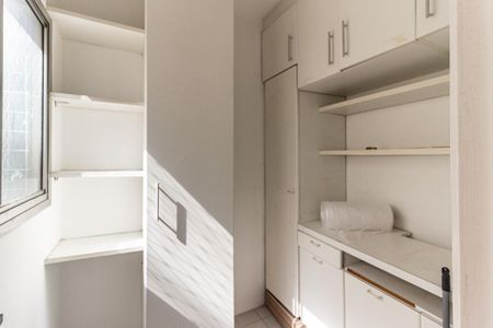 Apartamento à venda com 88m², 3 quartos e 2 vagas Apartamento à venda com 88m², 3 quartos e 2 vagasQuarto de Serviço