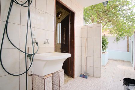 Casa para alugar com 71m², 2 quartos e 1 vagaÁrea de Serviço