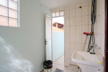 Casa para alugar com 71m², 2 quartos e 1 vagaÁrea de Serviço