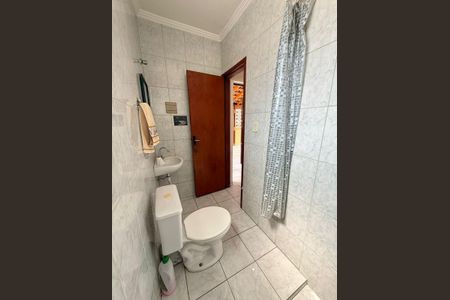 Casa à venda com 168m², 4 quartos e 2 vagas Casa à venda com 168m², 4 quartos e 2 vagasBanheiro