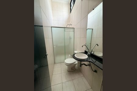 Casa à venda com 168m², 4 quartos e 2 vagas Casa à venda com 168m², 4 quartos e 2 vagasBanheiro
