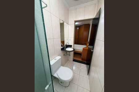 Casa à venda com 168m², 4 quartos e 2 vagas Casa à venda com 168m², 4 quartos e 2 vagasBanheiro