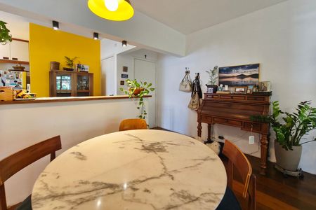 Apartamento à venda com 110m², 3 quartos e 1 vaga Apartamento à venda com 110m², 3 quartos e 1 vagaSala de Jantar