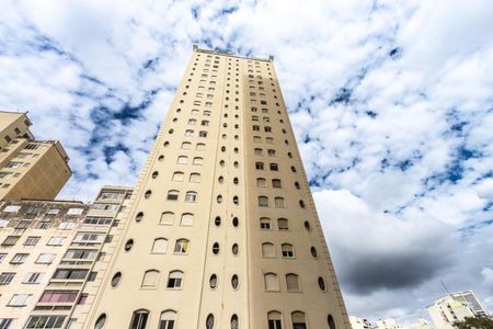 Apartamento à venda com 45m², 1 quarto e sem vaga Apartamento à venda com 45m², 1 quarto e sem vagaFachada do Bloco