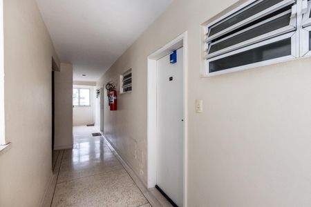 Apartamento à venda com 45m², 1 quarto e sem vaga Apartamento à venda com 45m², 1 quarto e sem vagaHall do Andar