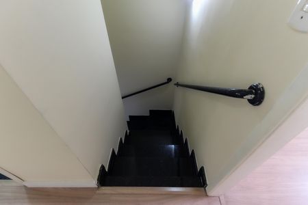 Casa de condomínio para alugar com 60m², 2 quartos e 1 vaga Casa de condomínio para alugar com 60m², 2 quartos e 1 vagaEscada