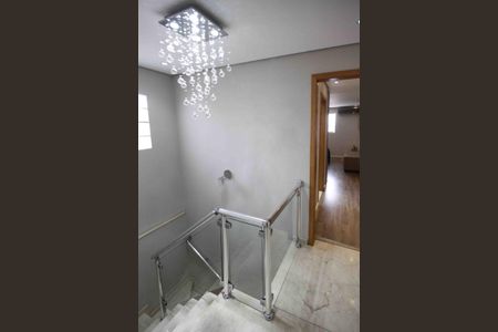 Casa à venda com 192m², 2 quartos e 3 vagas Casa à venda com 192m², 2 quartos e 3 vagasHall