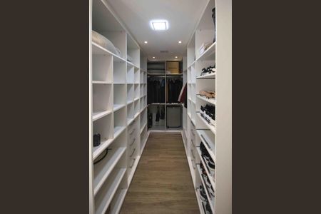 Casa à venda com 192m², 2 quartos e 3 vagas Casa à venda com 192m², 2 quartos e 3 vagasCloset