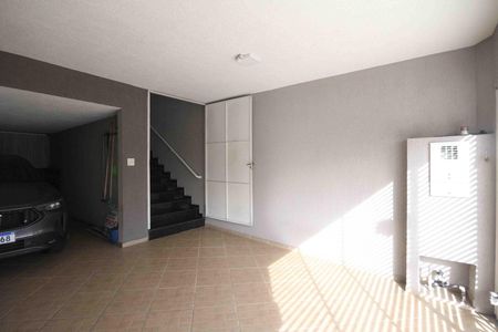 Casa à venda com 192m², 2 quartos e 3 vagas Casa à venda com 192m², 2 quartos e 3 vagasGaragem