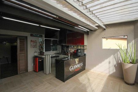 Casa à venda com 192m², 2 quartos e 3 vagas Casa à venda com 192m², 2 quartos e 3 vagasVaranda