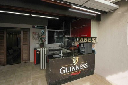 Casa à venda com 192m², 2 quartos e 3 vagas Casa à venda com 192m², 2 quartos e 3 vagasVaranda