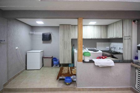 Casa à venda com 192m², 2 quartos e 3 vagas Casa à venda com 192m², 2 quartos e 3 vagasQuintal e Ára de Serviço