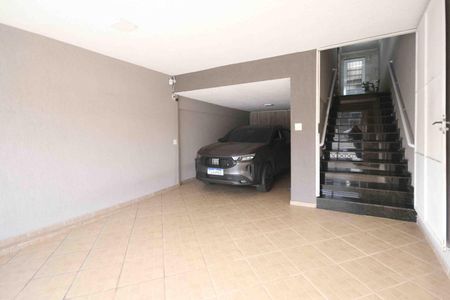Casa à venda com 192m², 2 quartos e 3 vagas Casa à venda com 192m², 2 quartos e 3 vagasGaragem