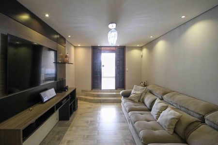 Casa à venda com 192m², 2 quartos e 3 vagas Casa à venda com 192m², 2 quartos e 3 vagasSala