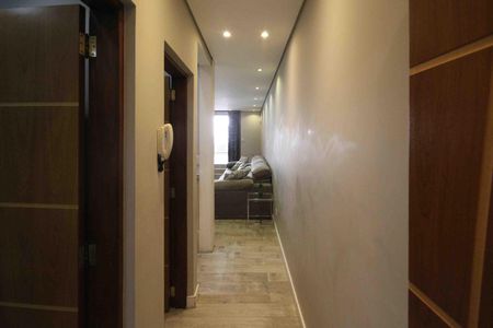 Casa à venda com 192m², 2 quartos e 3 vagas Casa à venda com 192m², 2 quartos e 3 vagasCorredor