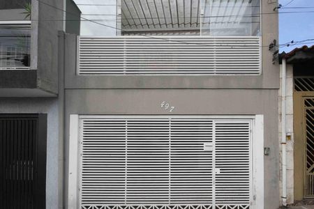 Casa à venda com 192m², 2 quartos e 3 vagas Casa à venda com 192m², 2 quartos e 3 vagasFachada