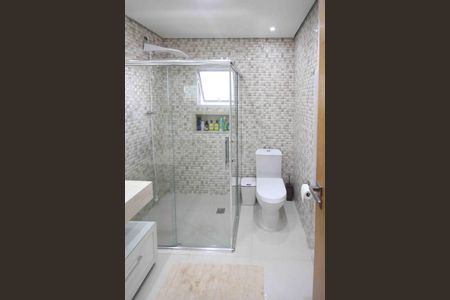 Casa à venda com 192m², 2 quartos e 3 vagas Casa à venda com 192m², 2 quartos e 3 vagasBanheiro da Suite 02