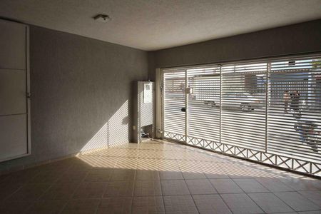Casa à venda com 192m², 2 quartos e 3 vagas Casa à venda com 192m², 2 quartos e 3 vagasGaragem
