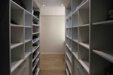 Casa à venda com 192m², 2 quartos e 3 vagas Casa à venda com 192m², 2 quartos e 3 vagasCloset
