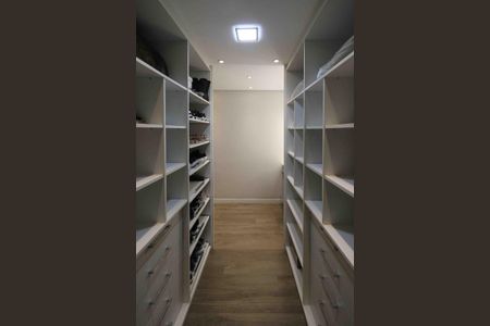 Casa à venda com 192m², 2 quartos e 3 vagas Casa à venda com 192m², 2 quartos e 3 vagasCloset