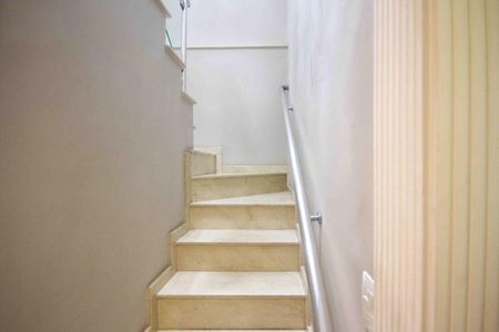 Casa à venda com 192m², 2 quartos e 3 vagas Casa à venda com 192m², 2 quartos e 3 vagasescada
