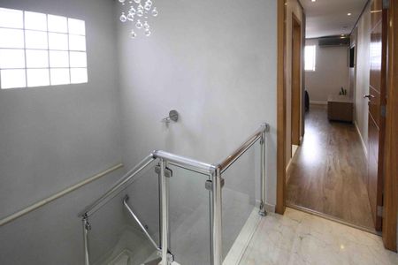 Casa à venda com 192m², 2 quartos e 3 vagas Casa à venda com 192m², 2 quartos e 3 vagasHall