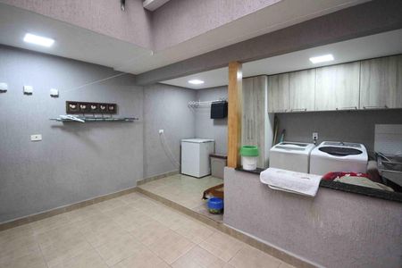 Casa à venda com 192m², 2 quartos e 3 vagas Casa à venda com 192m², 2 quartos e 3 vagasQuintal e Ára de Serviço
