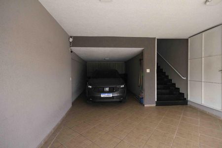 Casa à venda com 192m², 2 quartos e 3 vagas Casa à venda com 192m², 2 quartos e 3 vagasGaragem