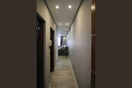 Casa à venda com 192m², 2 quartos e 3 vagas Casa à venda com 192m², 2 quartos e 3 vagasCorredor