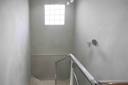Casa à venda com 192m², 2 quartos e 3 vagas Casa à venda com 192m², 2 quartos e 3 vagasHall