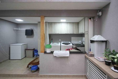 Casa à venda com 192m², 2 quartos e 3 vagas Casa à venda com 192m², 2 quartos e 3 vagasQuintal e Ára de Serviço