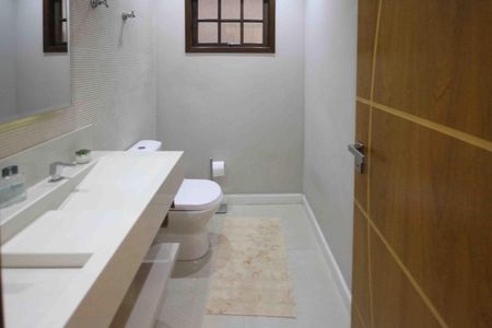 Casa à venda com 192m², 2 quartos e 3 vagas Casa à venda com 192m², 2 quartos e 3 vagasLavabo