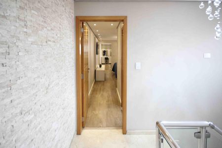 Casa à venda com 192m², 2 quartos e 3 vagas Casa à venda com 192m², 2 quartos e 3 vagasHall