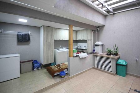 Casa à venda com 192m², 2 quartos e 3 vagas Casa à venda com 192m², 2 quartos e 3 vagasQuintal e Ára de Serviço