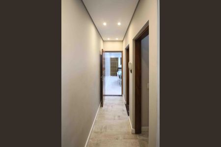 Casa à venda com 192m², 2 quartos e 3 vagas Casa à venda com 192m², 2 quartos e 3 vagasCorredor