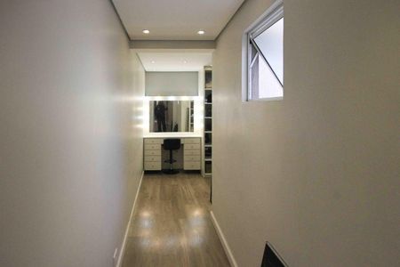 Casa à venda com 192m², 2 quartos e 3 vagas Casa à venda com 192m², 2 quartos e 3 vagasCloset