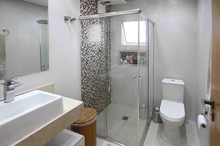 Casa à venda com 192m², 2 quartos e 3 vagas Casa à venda com 192m², 2 quartos e 3 vagasBanheiro da Suite