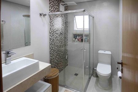 Casa à venda com 192m², 2 quartos e 3 vagas Casa à venda com 192m², 2 quartos e 3 vagasBanheiro da Suite