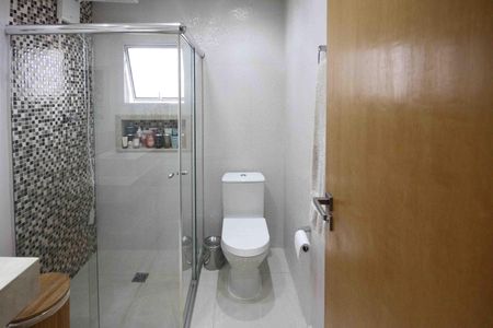 Casa à venda com 192m², 2 quartos e 3 vagas Casa à venda com 192m², 2 quartos e 3 vagasBanheiro da Suite
