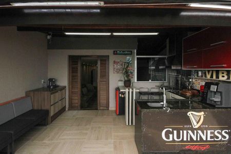 Casa à venda com 192m², 2 quartos e 3 vagas Casa à venda com 192m², 2 quartos e 3 vagasVaranda