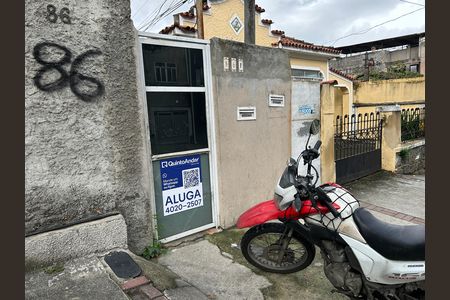 Casa para alugar com 80m², 2 quartos e sem vagaFachada + Placa
