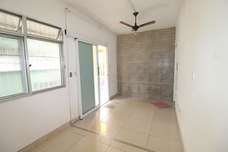 Sala de casa para alugar com 2 quartos, 80m² em Engenheiro Leal, Rio de Janeiro
