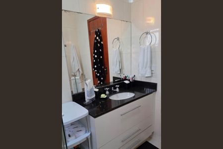 Casa à venda com 225m², 3 quartos e 4 vagas Casa à venda com 225m², 3 quartos e 4 vagasBanheiro