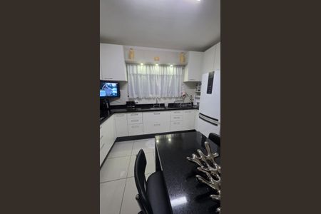 Casa à venda com 225m², 3 quartos e 4 vagas Casa à venda com 225m², 3 quartos e 4 vagasCozinha