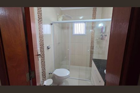 Casa à venda com 225m², 3 quartos e 4 vagas Casa à venda com 225m², 3 quartos e 4 vagasBanheiro