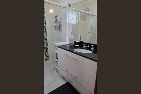 Casa à venda com 225m², 3 quartos e 4 vagas Casa à venda com 225m², 3 quartos e 4 vagasBanheiro