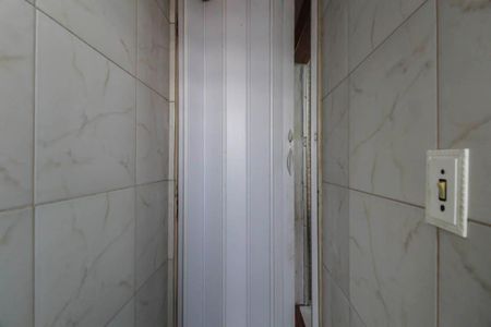 Apartamento à venda com 45m², 2 quartos e 1 vaga Apartamento à venda com 45m², 2 quartos e 1 vagaBanheiro